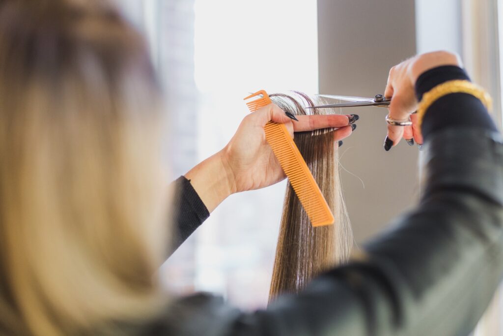 Corte de cabelo liso no salão