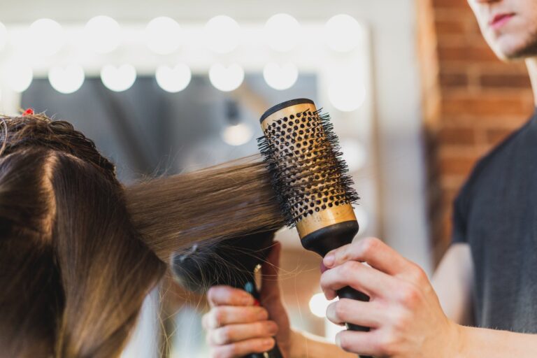 Reconstrução capilar para cabelo loiro: quando fazer, como fazer e os sinais de que o fio pede
